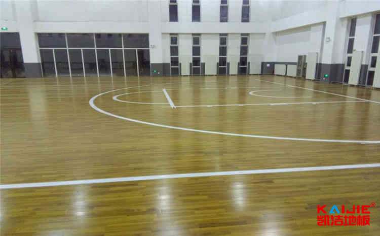 学校木地板篮球场多少钱一平米？
