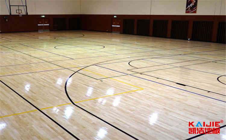 为什么篮球场馆多用枫木实木地板