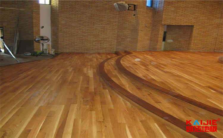 俄勒冈松体育木地板怎么翻新