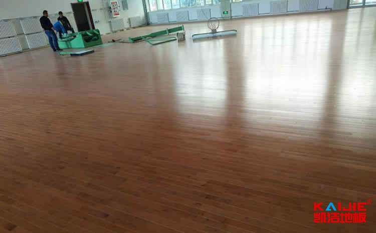 枫木运动木地板厂家批发