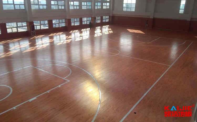 篮球场的地板是用什么材料
