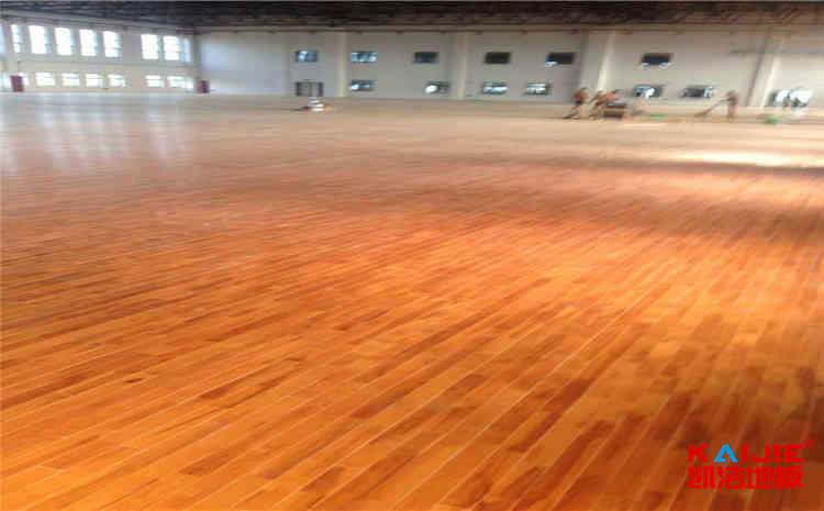 室内篮球场地板的缝隙尺寸